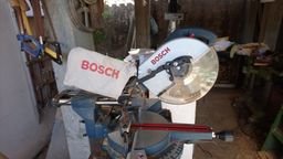Título do anúncio: Serra meia esquadria telescópica Bosch Gcm 10 