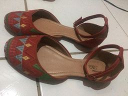 rasteirinha presa no tornozelo