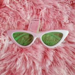 Título do anúncio: óculos gatinho retrô branco, lente verde, importado (itália) (NOVO)