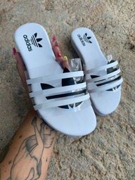 sandalia adidas fechada