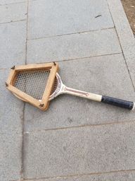 Título do anúncio: Raquete de tenis com arco em madeira