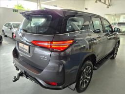https://img.olx.com.br/thumbs256x256/52/523698673395992.jpg