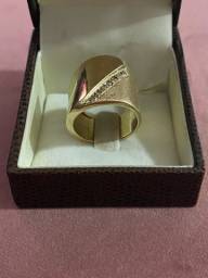 Título do anúncio: Lindo anel em ouro 18k com brilhantes 