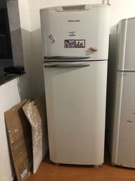 Título do anúncio: Refrigerador Electrolux frostfree