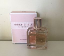 Título do anúncio: Perfume importado Irresistible Givenchy 
