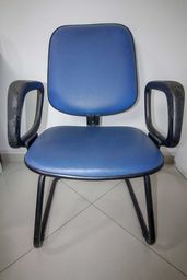 Título do anúncio: Cadeira de Escritórios Fixa c/ Braços em Couro síntetico Azul 90 cm x 60 cm x 52 cm