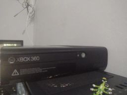 XBOX 360 COM KINECT, DOIS CONTROLES E ALGUNS JOGOS - Videogames - Setor  Central, Goiânia 1252639630