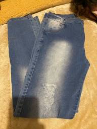 Título do anúncio: Calça jeans tam 38 nova e três bermudas Jeans vendo separado também 