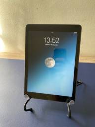 Título do anúncio: iPad 6° Geração Wi-Fi 32GB Cinza-Espacial