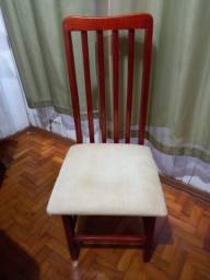 Título do anúncio: Cadeira de madeira em Mogno