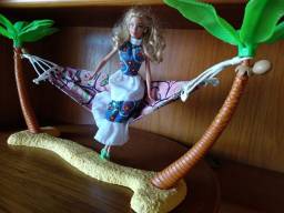 Título do anúncio: Barbie e mini brinquedo com rede e coqueiros, Mattel  1990