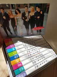 Título do anúncio: Box promocional de FRIENDS em DVD: 10 temporadas + Guia de episódios  