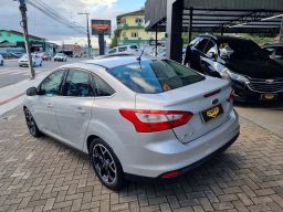 https://img.olx.com.br/thumbs256x256/64/644521764120749.jpg