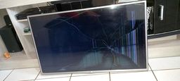 Título do anúncio: TV LG com tela quebrada 