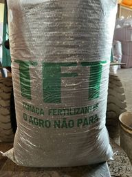Título do anúncio: Adubo varredura npk direito da fábrica limpo e seco entrega acima de 20 tonelada