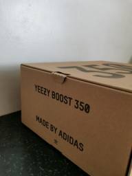 Título do anúncio: Adidas Yeezy Boost 350 V2 BLACK RED "Bred" (2017/2020) 40BR NOVO