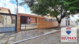 Título do anúncio: Casa com 4 dormitórios à venda, 200 m² por R$ 450.000,00 - Catolé - Campina Grande/PB