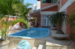 Título do anúncio: Casa com 5 suítes, mobiliada e com piscina, área gourmet, 500 M² em Imbetiba