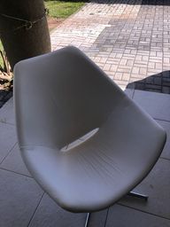 Título do anúncio: 02 Cadeiras design brancas - ótimo estado!