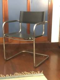 Título do anúncio: Cadeira metal couro preto com braços 