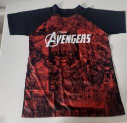 Título do anúncio: Camiseta masculina, infantil, the avengers, conservada e de qualidade!