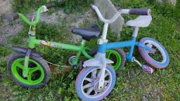 Título do anúncio: Duas Bicicletas Infantil Aro 12 Usada R$ 30,00 As Duas 