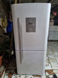 Título do anúncio: Refrigerador Frost Free Electrolux 598 Litros DB84 Branco 