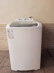 Título do anúncio:  vendo maquina de lavar Electrolux  funcionando 10 kg
