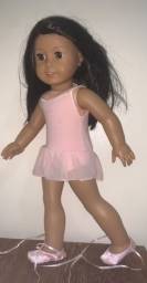 Título do anúncio: boneca American Girl morena original + kit ballet, escola, pijama e de sair