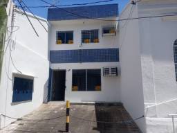 Título do anúncio: Casa para venda possui 250 metros quadrados com 6 quartos em Encruzilhada - Recife - PE