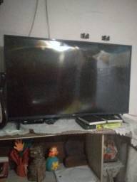 Título do anúncio: Vendo tv com a tela quebrada 