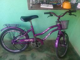 Bicicleta infantil semi nova