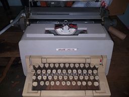 Título do anúncio: Máquina de escrever 