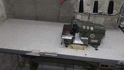 M�quina industrial overloque