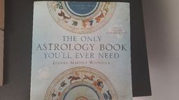 Título do anúncio: Livro The Only Astrology Book You Ever Need