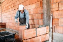 Título do anúncio: Pedreiro tijolo fundação laje melhor preço