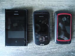 Título do anúncio: Lote de 3 Celulares Antigos - Nokia e Motorola
