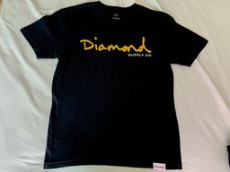 Título do anúncio: camiseta diamond og script preto/amarelo