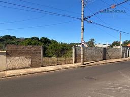 Título do anúncio: Terreno à venda, 1500 m² por R$ 210.000,00 - Vila Lavapés - Botucatu/SP