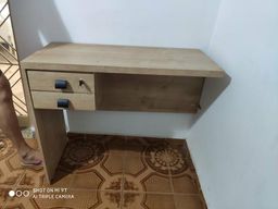 Escrivaninha de canto