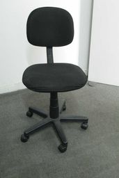 Título do anúncio: Cadeira de Escritório c/ Rodas s/ Braços Preto 82 cm x 42 cm x 52 cm