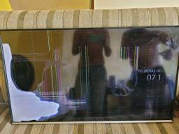 Título do anúncio: Televisão Samsung 40 polegadas smart TV (quebrada)