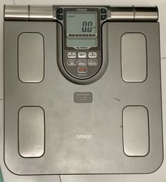 Título do anúncio: Balança corporal digital Omron HBF-514C cinza, até 150 kg