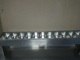 Geladeira industrial com suporte refrigerado