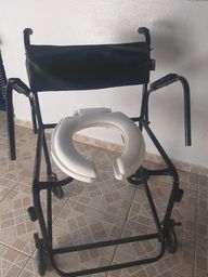 Título do anúncio: Cadeira de banho semi nova