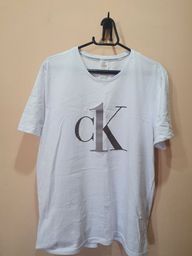 Título do anúncio: Camiseta Branca Calvin Klein tamanho GG