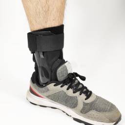 Título do anúncio: par estabilizador d tornozelo tornozeleira bilateral novo G basquete volei handebol