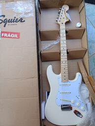 Título do anúncio: Guitarra Squier stratocaster Olympic White