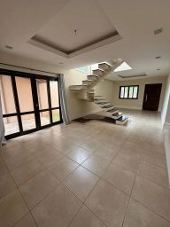https://img.olx.com.br/thumbs256x256/81/815528160903637.jpg