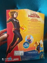 Título do anúncio: Capita Marvel oferta natal 30 cm original Hasbro só hoje de 370 por 185 completa original